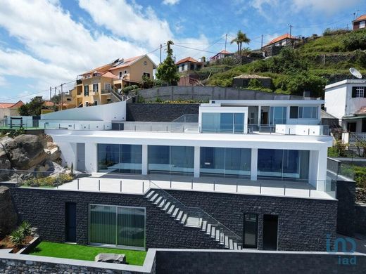 Luxury home in Ribeira Brava, Madeira
