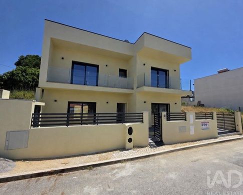Luxury home in Charneca de Caparica, Almada