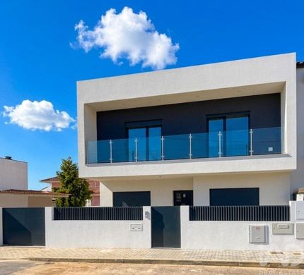 Luxury home in Foros de Amora, Seixal