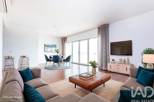 Apartment / Etagenwohnung in Algés, Linda-a-Velha e Cruz Quebrada-Dafundo, Oeiras
