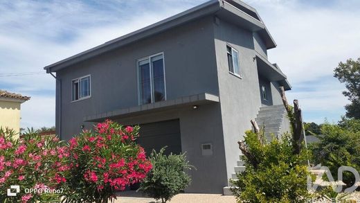 ヴィラ・ノヴァ・デ・ガイア
, Vila Nova de Gaiaの高級住宅