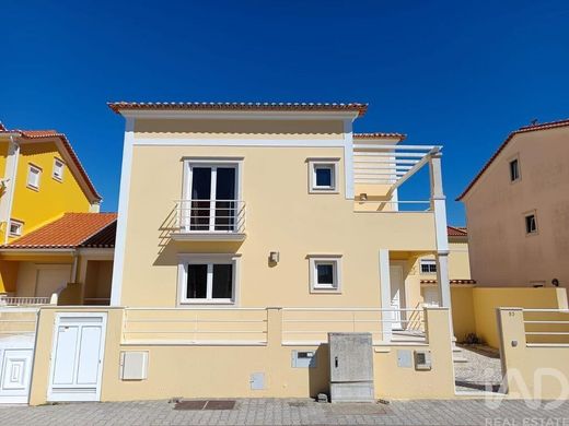 Luxury home in Atouguia da Baleia, Peniche