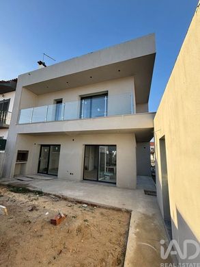Casa di lusso a Amora, Seixal