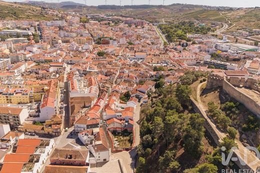 Land in Torres Vedras, Lisbon