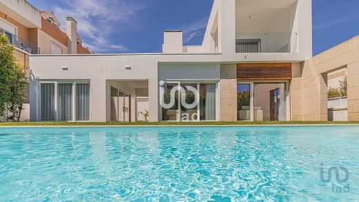 Luxury home in Charneca de Caparica, Almada