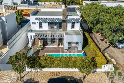 منزل ﻓﻲ Quarteira, Loulé