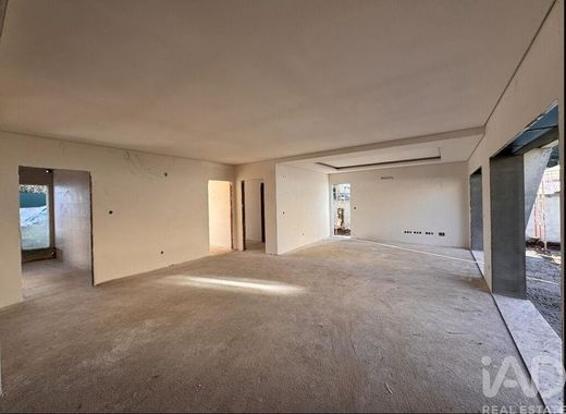 Luxury home in Fernao Ferro, Seixal