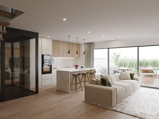 Элитный дом, Coronado, Trofa