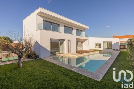 Luxury home in Charneca de Caparica, Almada