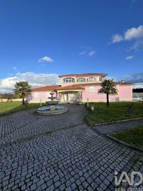 Luxury home in Bustelo, Chaves