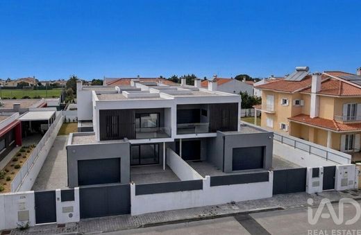 Luxury home in Fernao Ferro, Seixal