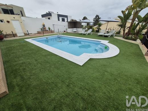 Luxury home in Fernao Ferro, Seixal