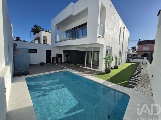 Luksusowy dom w Charneca de Caparica, Almada