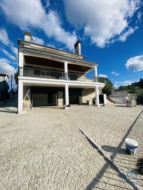 Ribeira da Fraga, Valpaçosの高級住宅