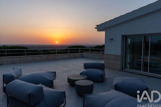 Luxury home in Vila Nogueira, Setúbal