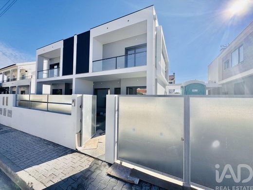 Luxury home in Fernao Ferro, Seixal