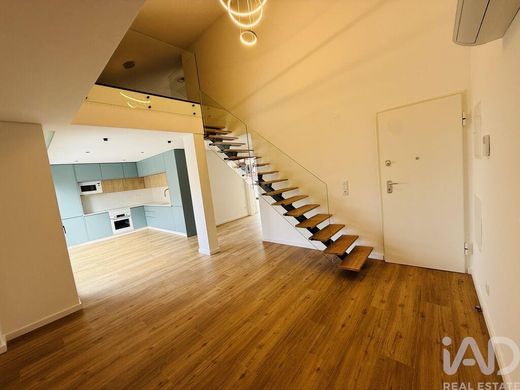 Apartment / Etagenwohnung in Alcabideche, Cascais