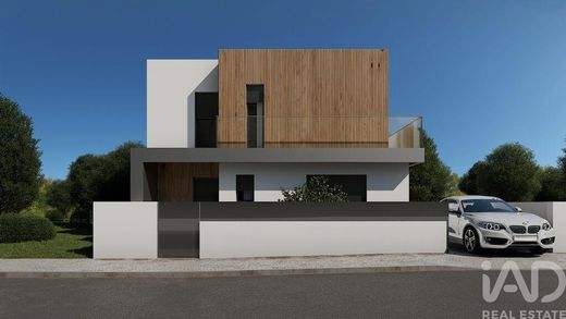 Luxury home in Foros de Amora, Seixal