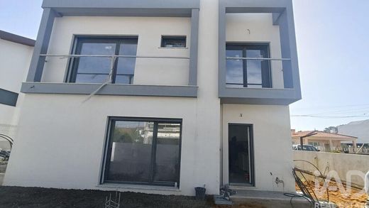 Maison de luxe à Aroeira, Almada