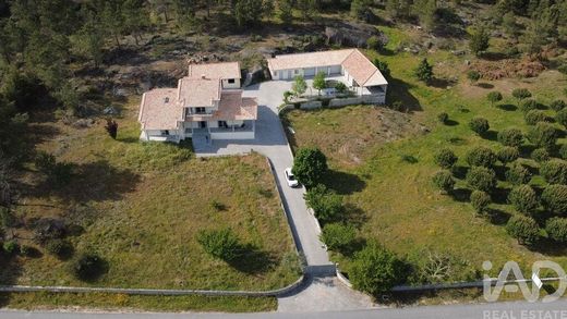 Farm in Figueiro da Granja, Fornos de Algodres