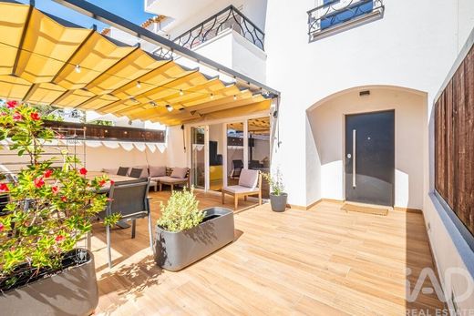 Luxury home in Costa de Caparica, Almada
