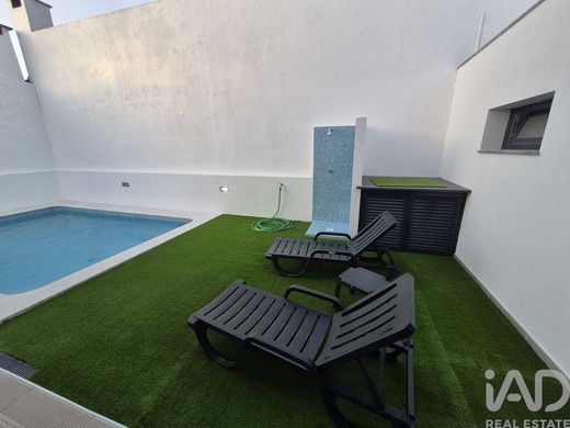 Luxury home in Charneca de Caparica, Almada