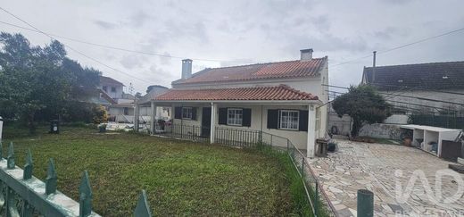 Luxury home in Charneca de Caparica, Almada
