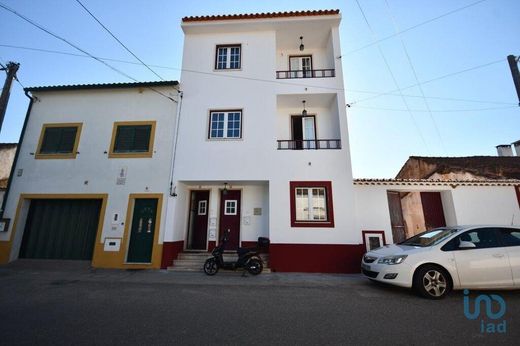 Edificio en Pombalinho, Golegã