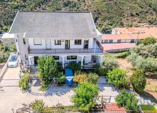 Жилой комплекс, Ковильян, Covilhã