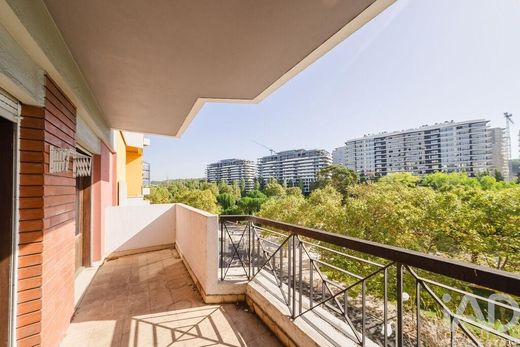 Apartment / Etagenwohnung in Algés, Linda-a-Velha e Cruz Quebrada-Dafundo, Oeiras