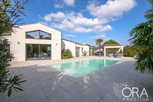 Luxus-Haus in La Jarrie, Charente-Maritime
