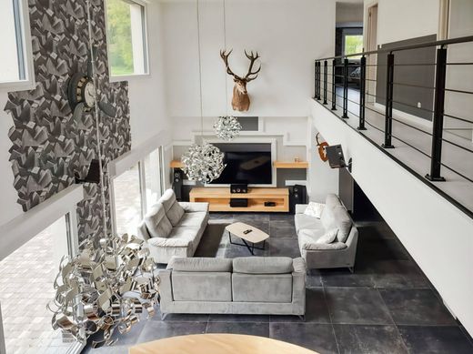 Luxury home in Hersin-Coupigny, Pas-de-Calais