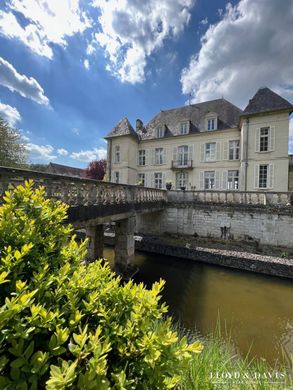 Schloss / Burg in Villers-Cotterêts, Aisne