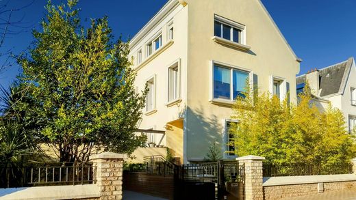 منزل ﻓﻲ Enghien-les-Bains, Val d'Oise