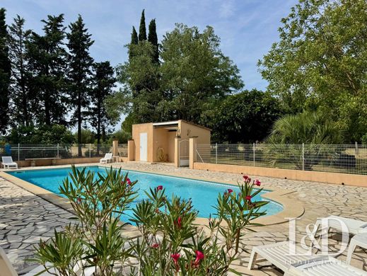 Luxury home in Saint-Quentin-la-Poterie, Gard