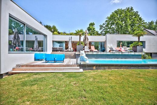 Luxury home in Bièvres, Essonne