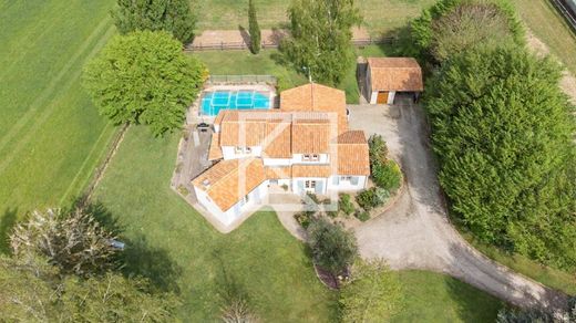Luxus-Haus in Cerizay, Deux-Sèvres