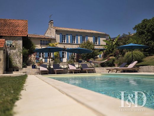 Элитный дом, Chenac-Saint-Seurin-d'Uzet, Приморская Шаранта