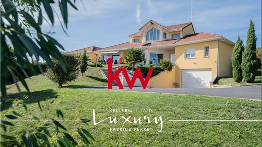 Luxury home in Glénat, Puy-de-Dôme