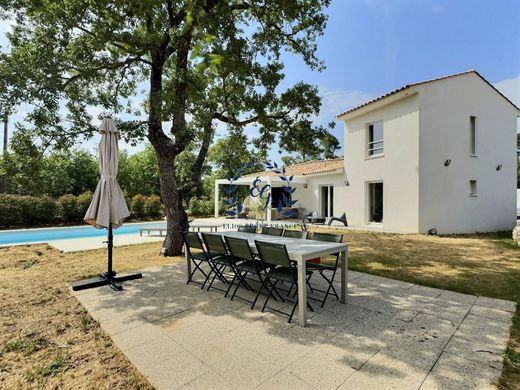 Maison de luxe à Nans-les-Pins, Var