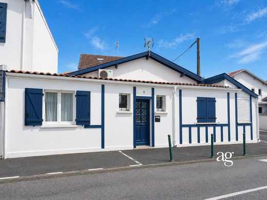 Apartment / Etagenwohnung in Biarritz, Pyrénées-Atlantiques