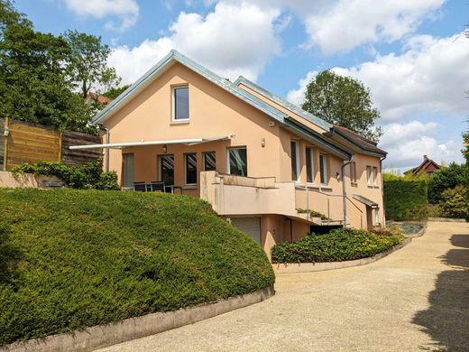 Luxury home in Maule, Yvelines