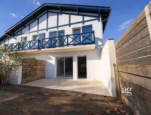 Apartment / Etagenwohnung in Arcangues, Pyrénées-Atlantiques