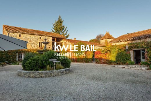 Castle in Puy-l'Évêque, Lot