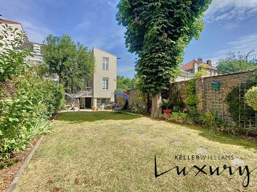 Luxury home in Dunkirk, North