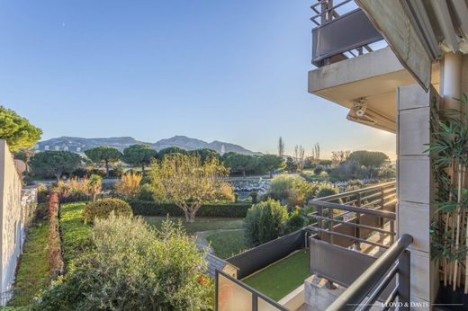 Apartment / Etagenwohnung in Marseille, Bouches-du-Rhône