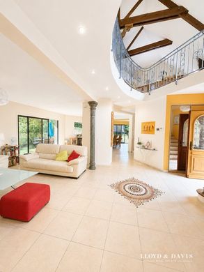 Luxury home in Angicourt, Oise