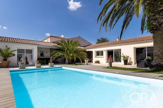 Luxus-Haus in L'Houmeau, Charente-Maritime