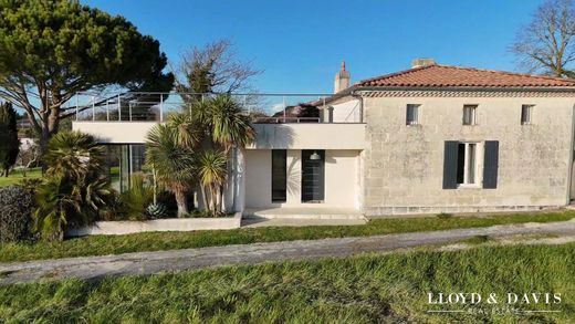 Luxury home in Chenac-Saint-Seurin-d'Uzet, Charente-Maritime