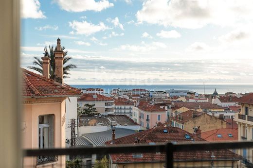 Apartment / Etagenwohnung in Cannes, Alpes-Maritimes
